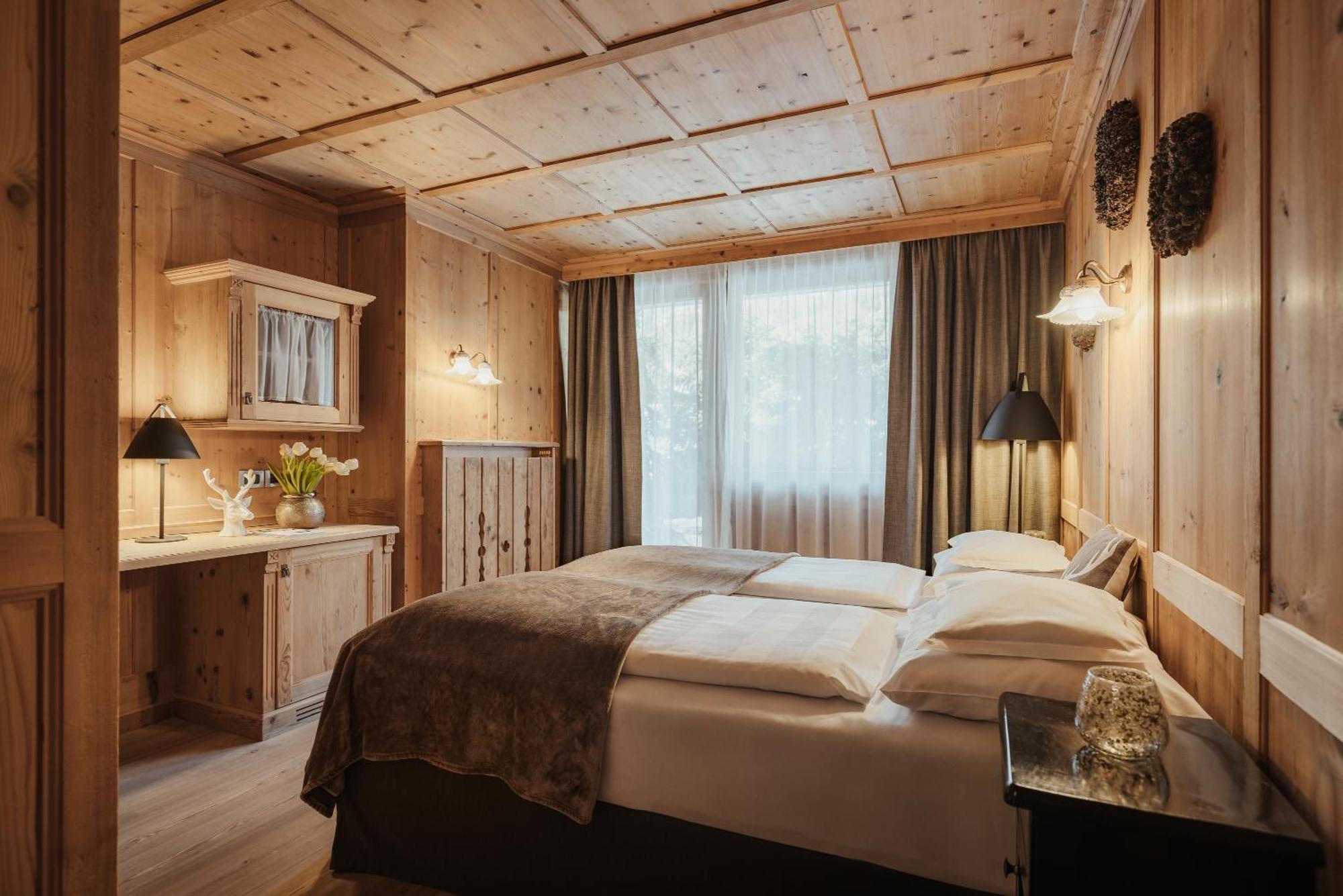 Hotel Antines ลาวิลลา ภายนอก รูปภาพ